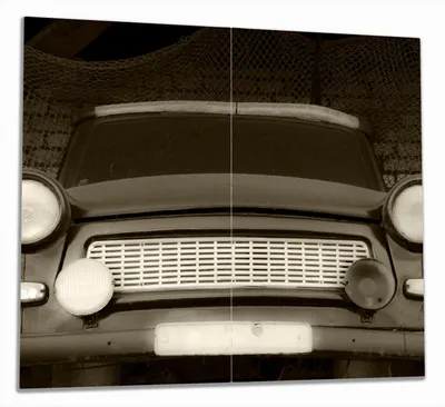 Produktbild von Wallario Herdabdeckplatte aus Glas, Größe 60 x 52 cm 2-teilig, Motiv Alter Trabbi in schwarz-weiß - Frontansicht Scheinwerfer