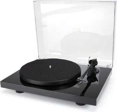 Zdjęcie produktu dla Gramofon Pro-ject Debut III DC Piano Black + OM5
