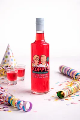 Produktbild von KÖPPIS Rhabarberschnaps – Rhabarber & Vanille Partyshot | 0,7 l | 15 % Vol. | Fruchtlikör mit >85 % Rhabarbernektar  - [Enthält Sulfite]