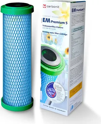 A drinking water filter cartridge and its packaging are displayed against a white background.