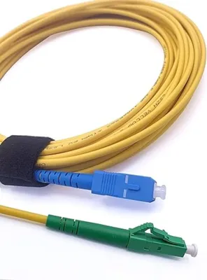 Immagine prodotto di Elfcam - Cavo in fibra ottica da 20 m con connettori LC/APC e SC/UPC per FRITZ!Box, cavo patch Simplex 9/125 µm OS2, fibra ottica LSZH (20 m)