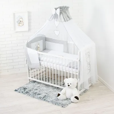 Produktbild von Babybettwäsche Komplettset 10 Teilig ohne Bett für Bettchen in Größe 60x120 aus 100% Baumwolle bestickt mit einem Teddybär mit Herz inkl. Moskitonetz Grau