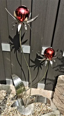 Produktbild von Skulptur Blume Milano Edelstahl 120 cm mit Kugel Edelstahl rot poliert mit Standfuß Dekoration Gartendeko