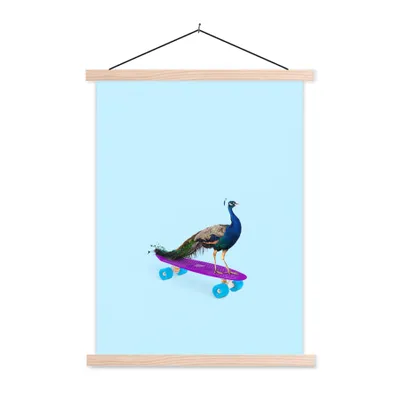Produktbild von MuchoWow® Textilposter Pfau - Blau - Skateboard - Tiere - Lustig 120x160 cm mit holzfarbenen Rahmen - Plakatkarton