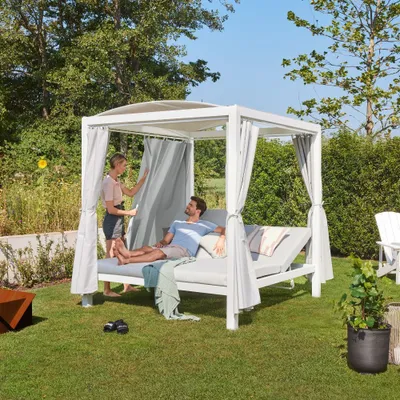Produktbild von HOME DELUXE - Sonnenliege - LYON inkl. Abdeckung, Maße: ca. 208 x 188 x 207 cm, FARBE: Weiß, Loungebett für 2 Personen, inkl. Vorhänge und Sonnendach I Gartenliege Doppelliege Gartenliege