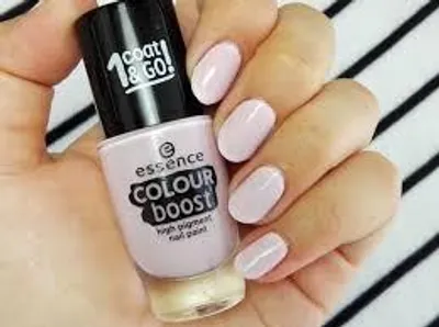 Produktbild von Essence Colour Boost Hochpigment-Nagellack - Farbton "01 Instant Friendship"
