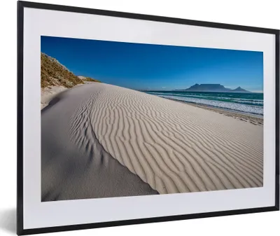Produktbild von MuchoWow® MuchoWow® Gerahmtes Poster Blick auf den Tafelberg vom Bloubergstrand aus 60x40 cm - Poster mit zchwarzem Bilderrahmen - Schlafzimmer - Plakat in Rahmen - Drucken