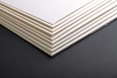 Produktbild von Clairefontaine Holzpappe 3,5mm, 1925g 80x120cm 5 Bogen - Elfenbein 93970C