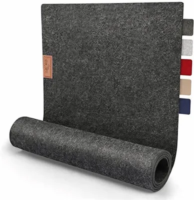 Produktbild von Design Tischläufer aus grauem Filz, 150x40 cm, mit Lederlabel