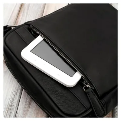 Produktbild von Herren Schultertasche aus Leder in Schwarz