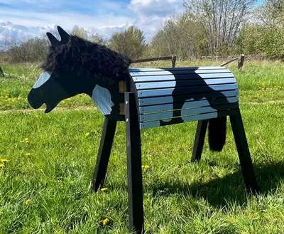 Produktbild von Holzpferd Tobiano schwarz mit weißen Flecken, Mähne schwarz - 100cm Sitzhöhe