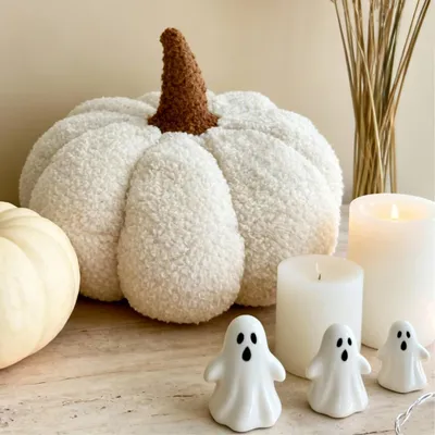 Produktbild von WEISSES DEKORATIVES KISSEN „KÜRBIS“ HALLOWEEN-DEKORATION 25 x 25 cm