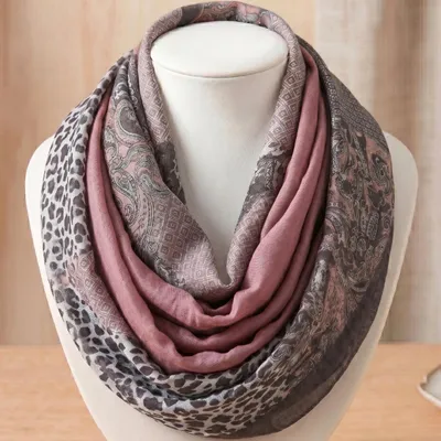 Immagine prodotto di Foulard AL-40457 Grigio/Rosa - Elegante e Versatile KP40457