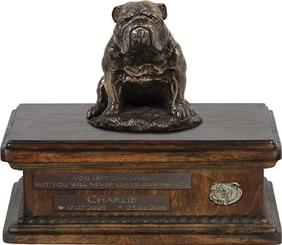 Zdjęcie produktu dla Bulldog IV - urna na psie prochy, personalizowana urna ze statuetką, drewniana urna z psem marki Art-Dog