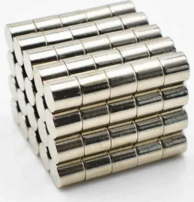 Immagine prodotto di Magneti al neodimio Super magneti forti 5x5 mm 100 pezzi N35 Magneti molto forti per lavagne magnetiche in vetro, lavagna magnetica, lavagna bianca, lavagna nera, bacheca, frigorifero