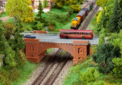 Produktbild von Faller 222572 - 1/160 / N Eisenbahn-/Straßenbrücke - Neu