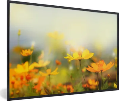 Produktbild von MuchoWow® Gerahmtes Poster Blumen - Landschaft - Gelb 90x60 cm - Poster mit Schwarzem Bilderrahmen Wandposter Rahmen Foto Bilder - Fotorahmen - Foto-Plakat