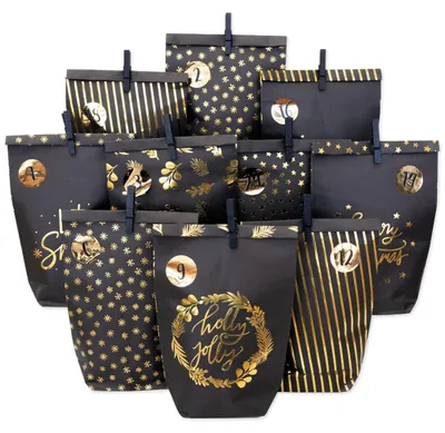 Produktbild von Papierdrachen Adventskalender 2025 – 24 bedruckte Papiertüten zum Selbstbefüllen - schwarz-gold - 24 Zahlensticker und Holzklammern - 6 Designs - Weihnachten