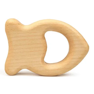 Produktbild von GRÜNSPECHT Edelsteinrassel Fisch, Holzrassel gefüllt mit Edelsteinsplittern, trainiert Greifsinn & Tastsinn, rasselt angenehm leise, Geschenk Spielzeug Baby (597-00)