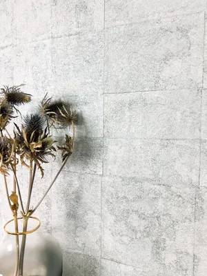 Produktbild von NEWROOM Tapete Silber Vliestapete Quadrate - Mustertapete Modern Hellgrau  Fliesen Metallic Fliesenoptik Glamour Glanztapete