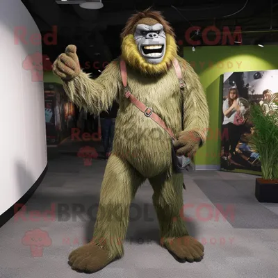 Imagen del producto de Personaje REDBROKOLY de disfraz de mascota Olive Sasquatch vestido con jeans ajustados y corbatas