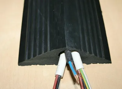 Immagine prodotto di Protezione Cavi in Gomma - Nero - 2 Metri