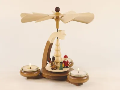 Produktbild von 1-stöckige Pyramide naturfarben mit Weihnachtsmotiv (19cm) von Ullrich Kunsthandwerk