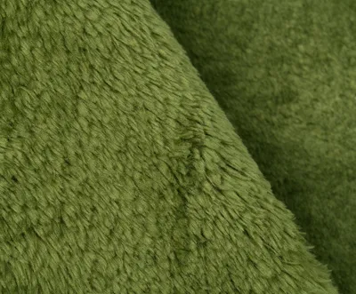 Produktbild von GÖZZE Premium Cashmere Feeling Wohndecke flauschige antistatische Mikrofaser-Kuscheldecke in Cashmere-Feeling Qualität Dunkelgrün 130 x 170 cm