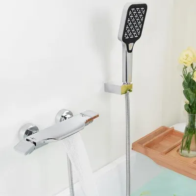 Image de Robinet de baignoire chromé Unyqoos® avec cascade et douchette à main, en laiton, à deux mitigeurs, comprenant le kit de montage et un tuyau de douche de 150 cm pour une expérience de bain luxueuse