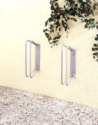 Immagine prodotto di Alberts 663681 Supporto singolo per bicicletta, per montaggio a parete, zincato a caldo, supporto con angolo di 90°, set di 2