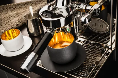 Produktbild von EISCH Cappuccinoglas 109/3 mit Untersetzer in Geschenkr. COSMO GOLD 70510903/ 180206