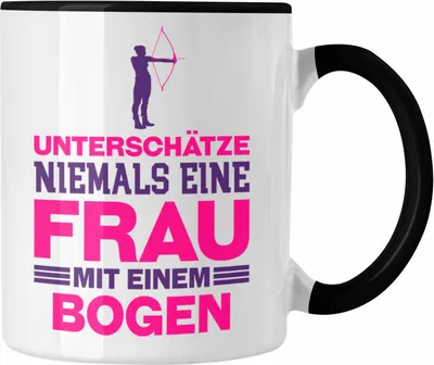 Produktbild von Trendation - Bogenschießen Frau Tasse Geschenk Pfeil und Bogen Kaffeetasse für Frauen Unterschätze Niemals Eine Frau (Schwarz)