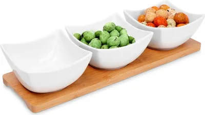 Obrázek produktu pro Tři elegantní porcelánové misky na bambusovém tácu na svačiny a dipy
