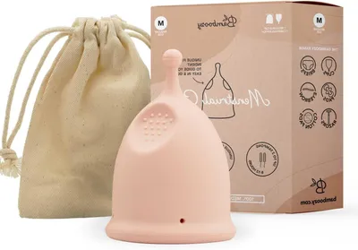 Productafbeelding van Menstruatiecup Maat M - Herbruikbare cup - Duurzaam menstrueren - Zero waste - 7.5 x 2.5 x 9.5 cm