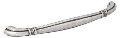 Immagine prodotto di Maniglia per mobili in zamak. Distanza tra i fori: 160 mm. Finitura: argento anticato lucido