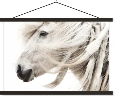 Produktbild von MuchoWow® Textilposter Pferd - Grau - Weiß 90x60 cm mit schwarzem Rahmen - Aufhängungssatz
