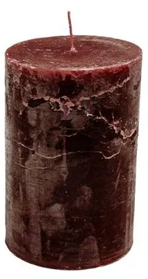 Imagen del producto de Vela decorativa "Branded" de Stumpenkerze, diámetro 10 cm, altura 15 cm, color burdeos, duración aproximada de 120 horas.