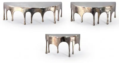 Wandregal 3er Set Tropfen-Optik aus Aluminium in Silber mit drei unterschiedlich großen, silbernen Regalen in Gesamtansicht.