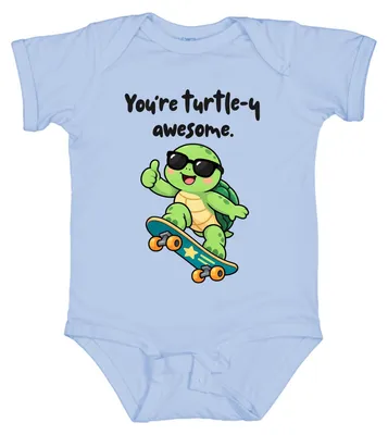 Productafbeelding van "Turtley Awesome" schildpad skateboarder, coole zonnebril, babyromper, lichtblauw, maat 3/6 maanden