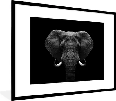Produktbild von MuchoWow® Gerahmtes Poster Tiere - Elefant - Porträt - Schwarz - Weiß 80x60 cm - Poster mit Schwarzem Bilderrahmen Wandposter Rahmen Foto Bilder - Schlafzimmer-Dekorationen - Fotoposter