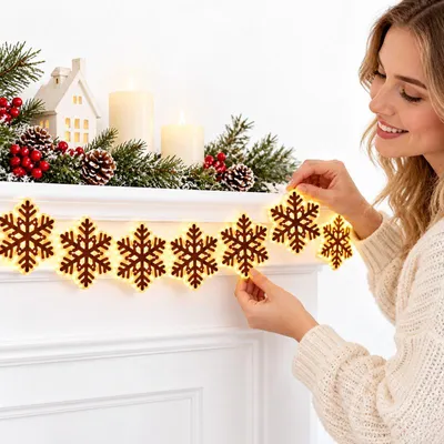 Produktbild von LED Weihnachtsdeko Schneeflocke, 7-teiliges 3D Holz Schneeflocke Wanddeko Set, warmweiß beleuchtet, selbstklebend, Weihnachtsbeleuchtung