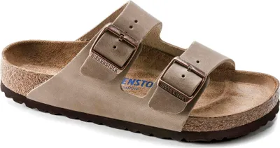 Produktbild von Kaufen Sie die Birkenstock Arizona Soft Tabacco Brown mit schmalem Fußbett bei Kicksshop. Bequeme braune Herrensandale mit weichem Fußbett.