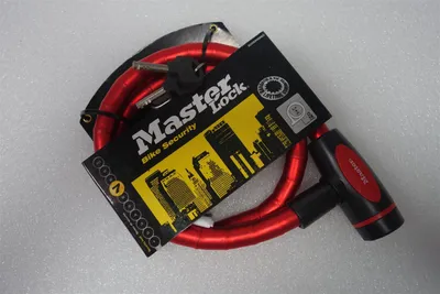Zdjęcie produktu dla Blokada linkowa Master Lock 8228 PanzR, czerwona, 1 m x 1,8 cm