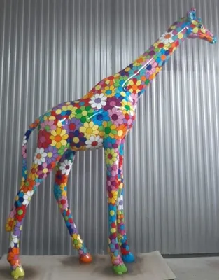 Produktbild von Casa Padrino Luxus Deko Skulptur Giraffe Bunt H. 320 cm - Riesige Gartenskulptur - Lebensgroße Skulptur - XXL Deko Skulptur - XXL Deko Figur - XXL Tierfigur - Luxus Garten Deko