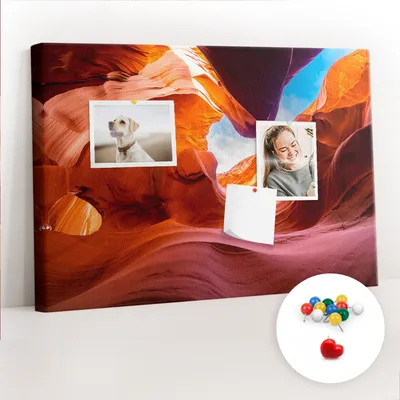 Obrázek produktu pro Korková nástěnka s kolíčky - Tabule s kolíky pro fotografie a poznámky - 60x40 cm - Připínáčky barevné 100 kusů - Kaňon