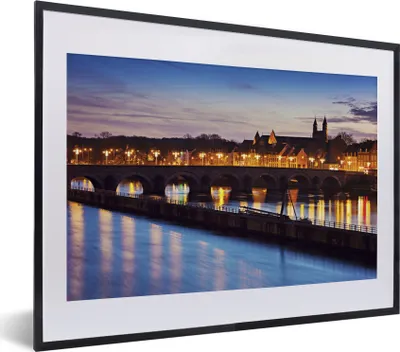 Produktbild von MuchoWow® MuchoWow® Gerahmtes Poster Licht - Brücke - Maastricht 40x30 cm - Poster mit zchwarzem Bilderrahmen - Bilderrahmen - Poster im Rahmen