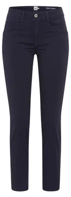 Productafbeelding van BRAX Style Shakira S, een korte jeans met vijf zakken, gemaakt van een lichtgewicht, flexibele stof die bewegingsvrijheid biedt