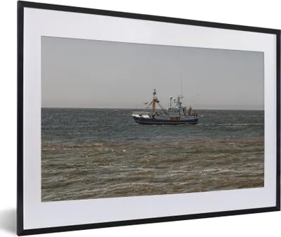 Produktbild von MuchoWow® Gerahmtes Poster Nordsee - Fischerboot - Wasser 60x40 cm - Poster mit Schwarzem Bilderrahmen Wandposter Rahmen Foto Bilder - Schlafzimmer - Plakat in Rahmen - Drucken