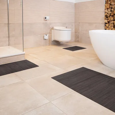 Produktbild von DE-COmmerce Bambus Badteppich LINES 3-teilig – Rutschfest, Pflegeleicht, Badvorleger Set aus Bambus EBONY 40x50/50x80/60x100 cm