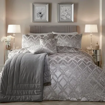 Produktbild von Elzusha -  Bettwäsche aus Seide in Silber – für ein Doppelbett